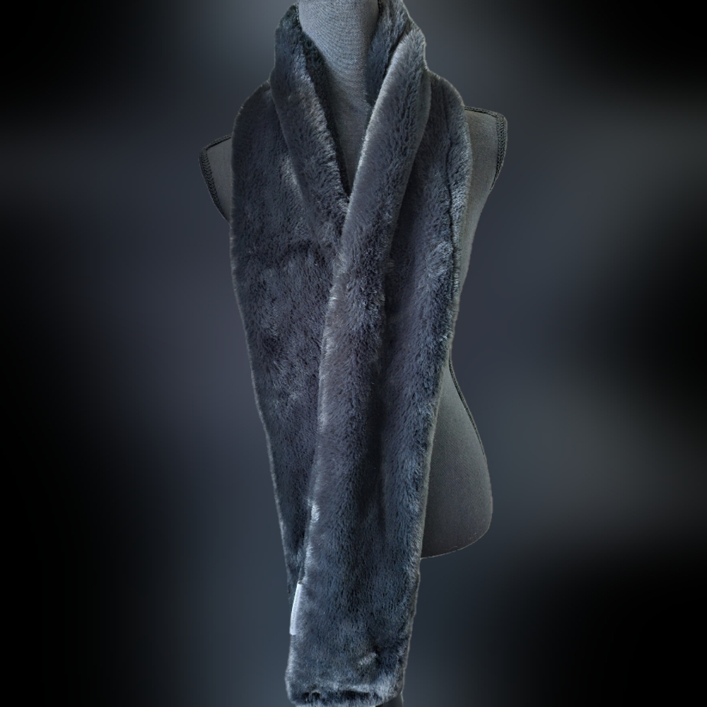MINKY COUTURE PLUSH SCARF